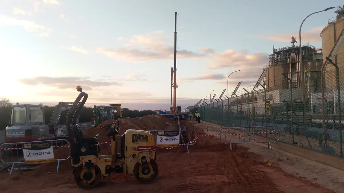 Desmantelamiento de brazos de descarga en la planta GNL de Enagás en Huelva (foto 4)