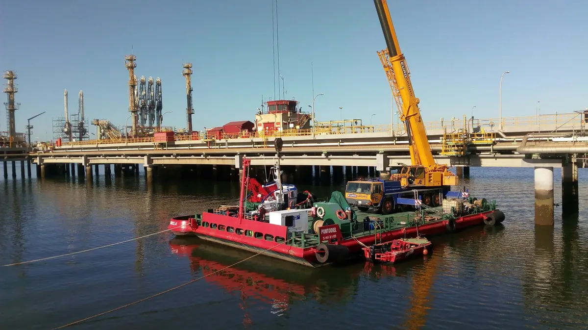 Desmantelamiento de brazos de descarga en la planta GNL de Enagás en Huelva (foto 6)