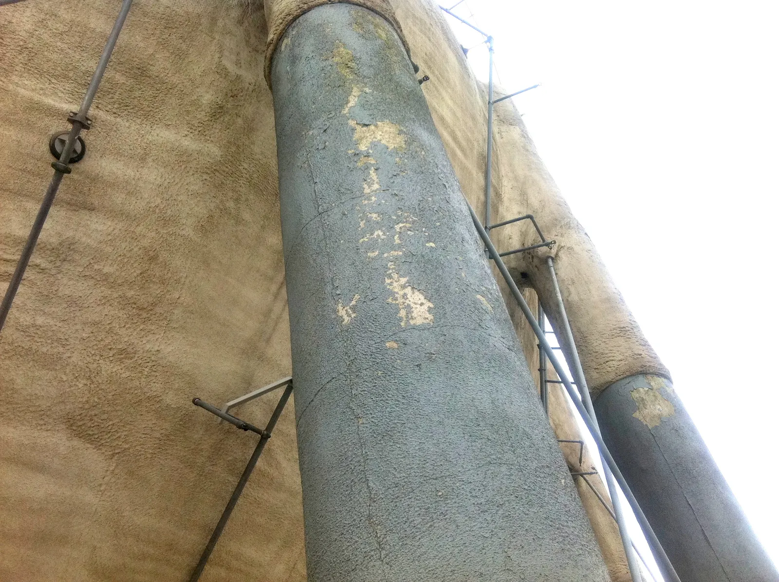 Reparación del ignifugado de patas de esferas en Repsol Pinto (foto 1)